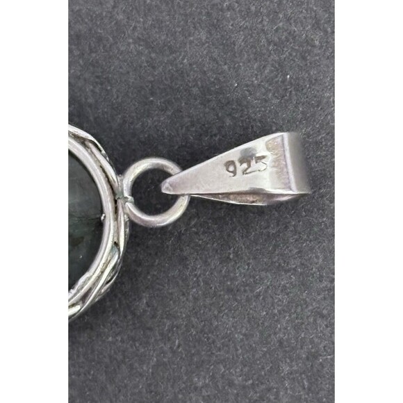 Sterling Silver Labradorite Pendant - Picture 3 of 4